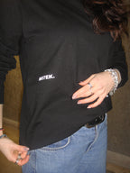 IN BETWEEN LONGSLEEVE